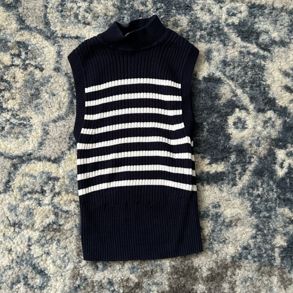 Abercrombie sleeveless sweater